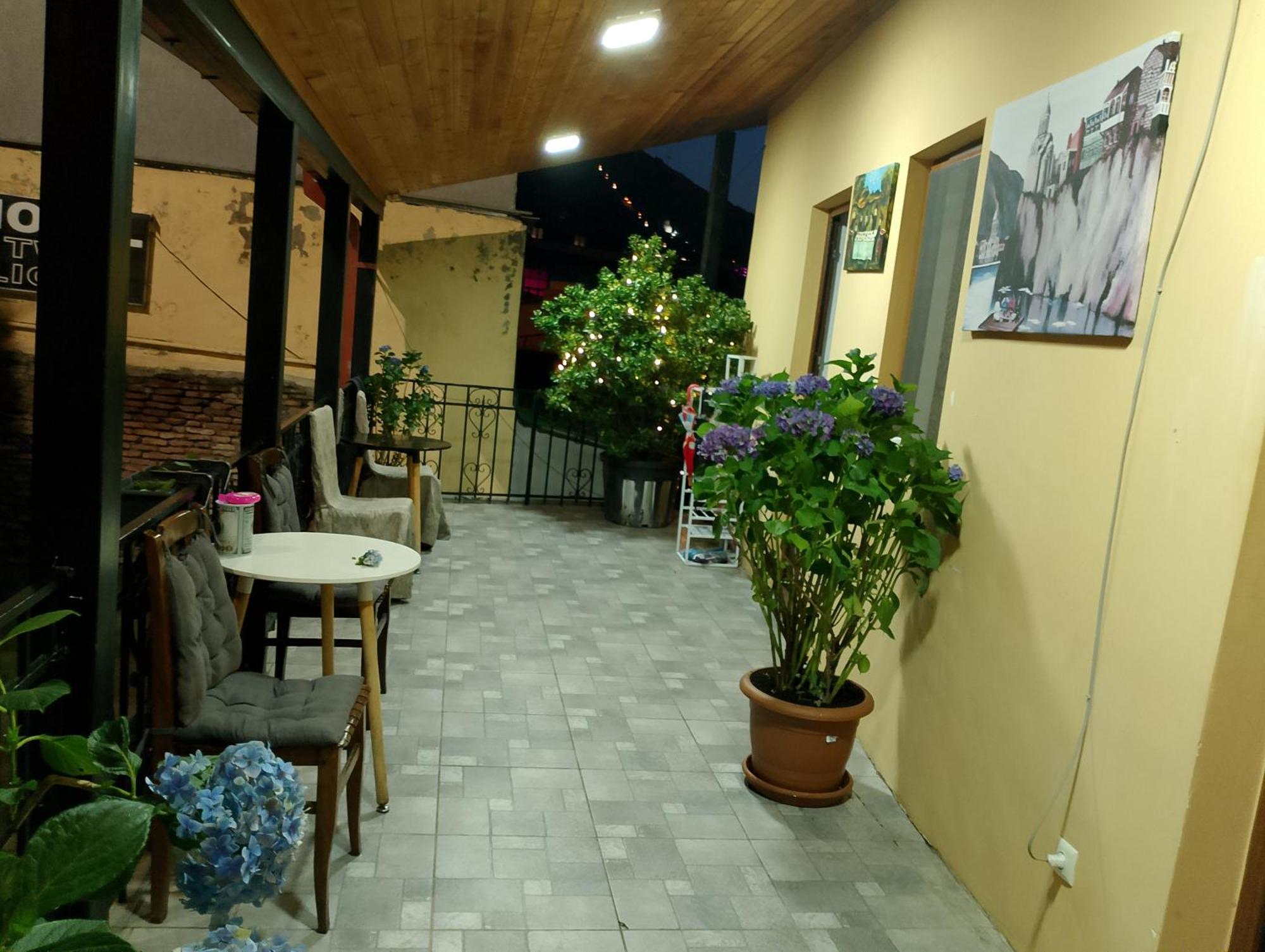 Two Lions Hotel Тбілісі Екстер'єр фото