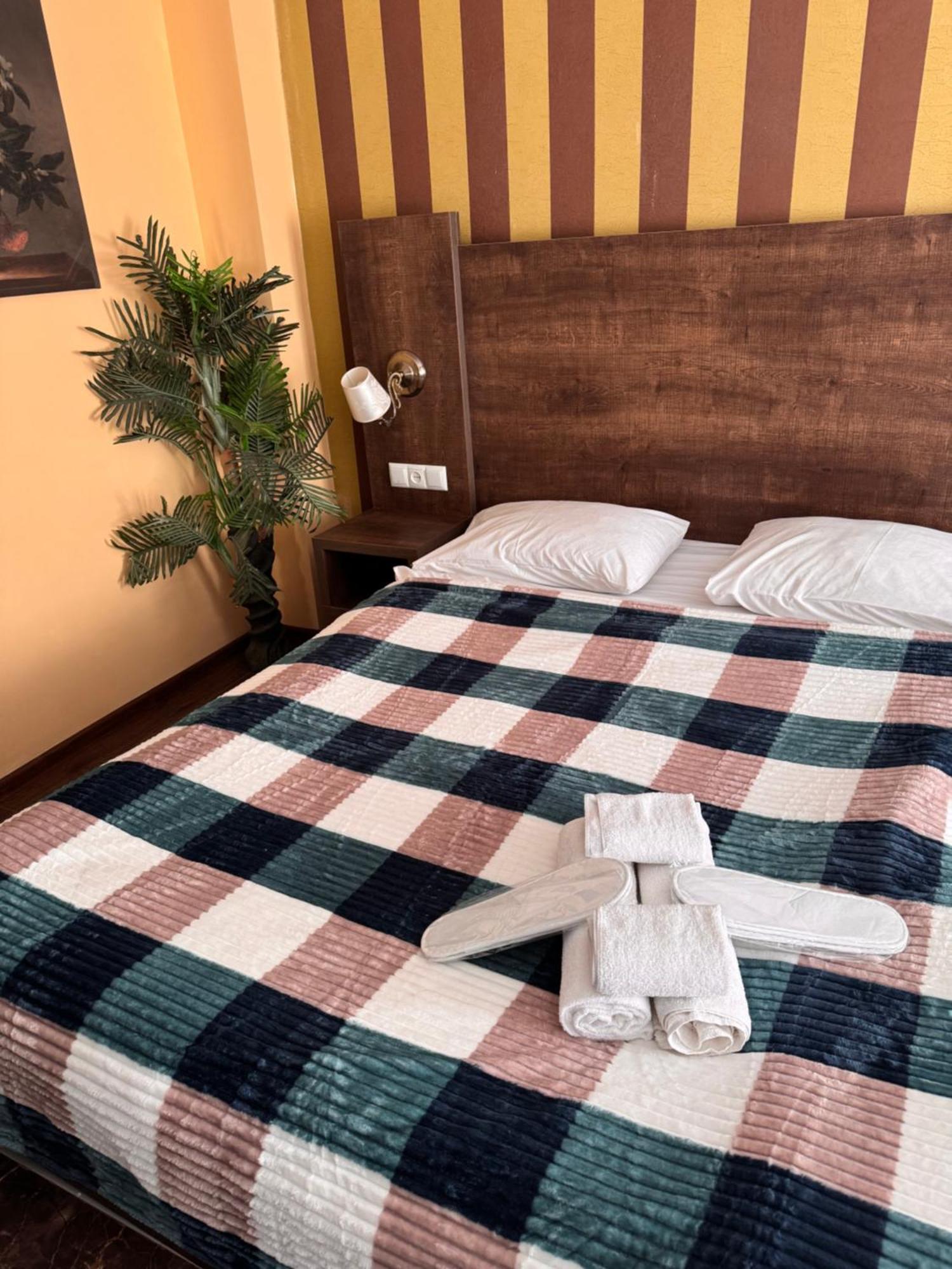 Two Lions Hotel Тбілісі Екстер'єр фото